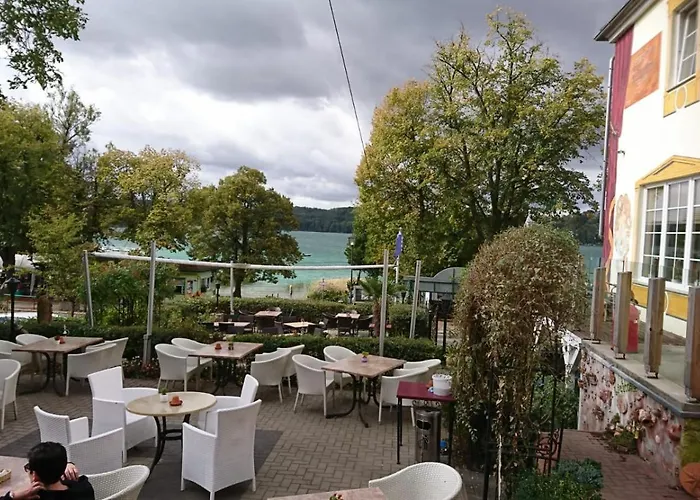 Strandhotel & Gut-hotels 3* Buckow